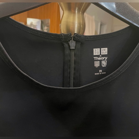 Special Uniqlo-Theory collab black jumpsuit - Picture 7 of 7